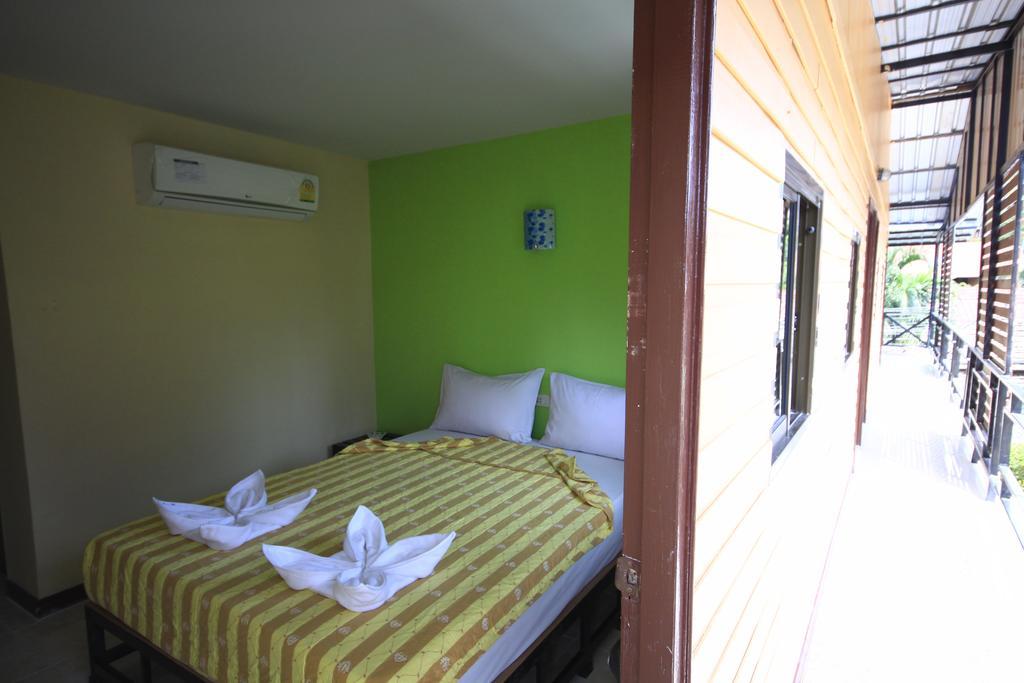 Pongpan House Phi Phi Apartment Exterior photo
