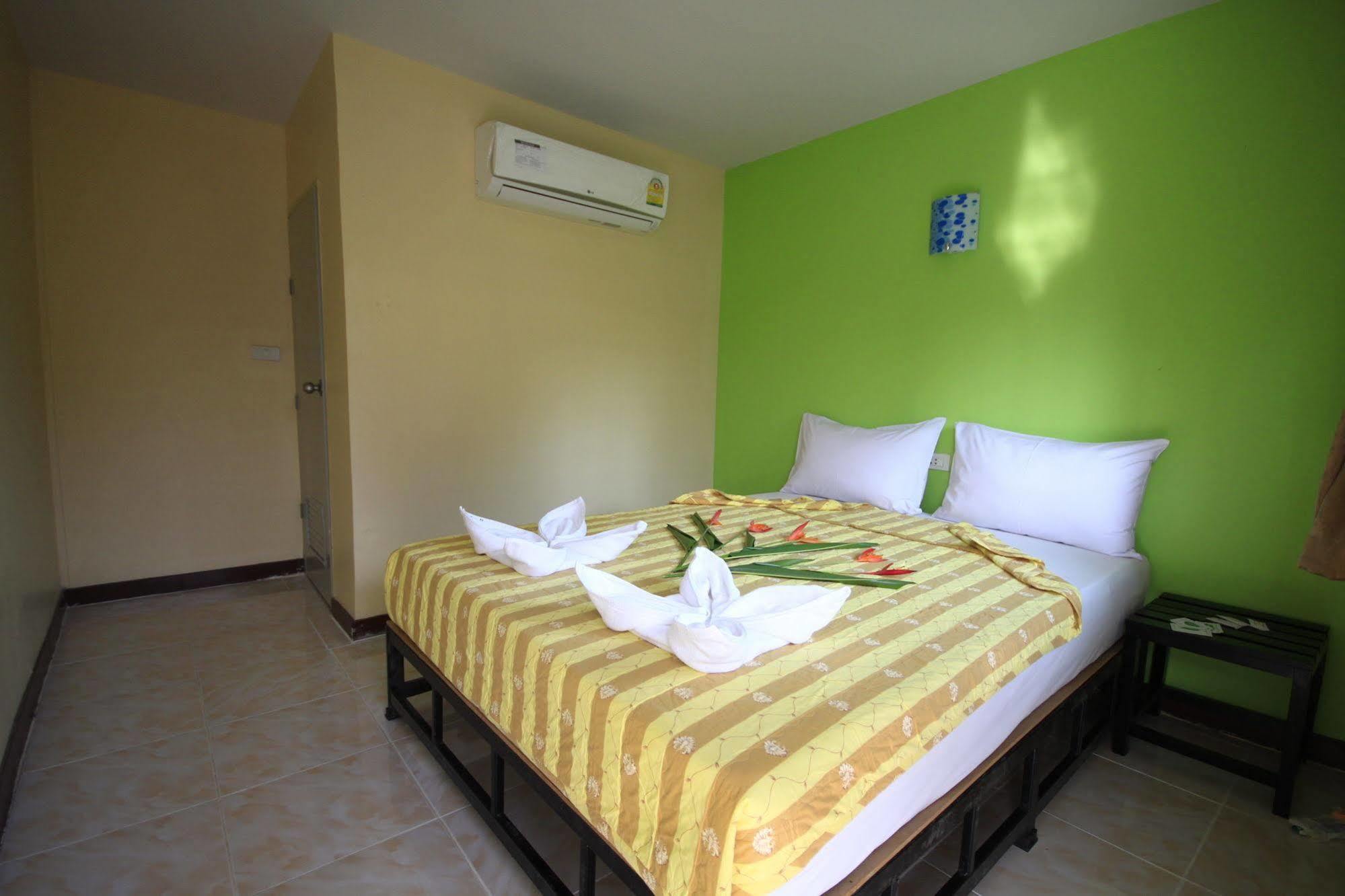 Pongpan House Phi Phi Apartment Exterior photo